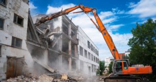 Промышленный демонтаж зданий Крымск, цена от 2945 руб.